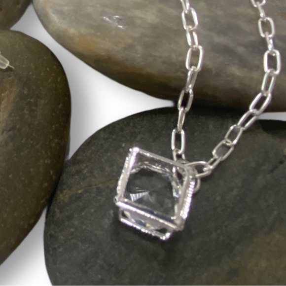 Handmade Cubed Swarovski Crystal Solitaire Pendant Silver Necklace & Earrings - Picture 2 of 7
